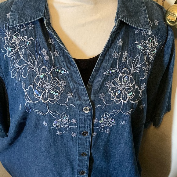 Embroidered Jean shirt - Picture 2 of 5